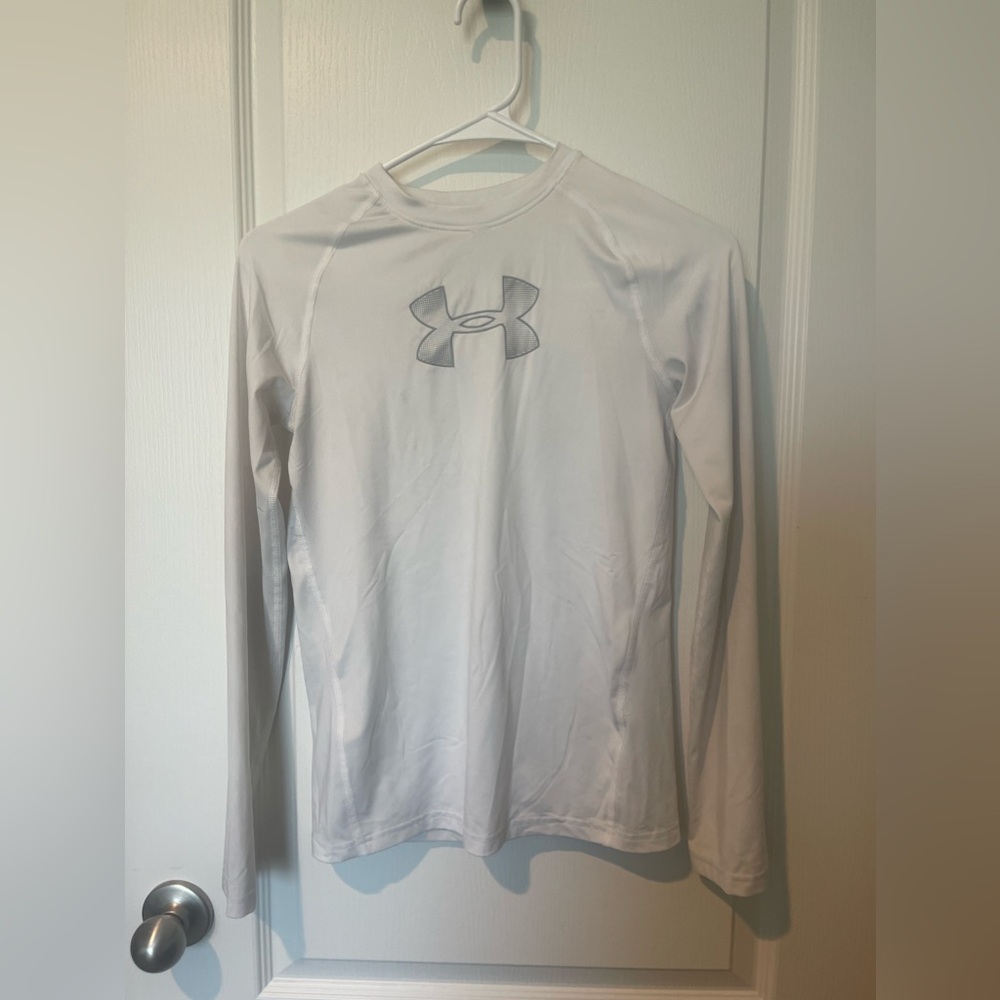 Under Armor Youth Size XL White Long Sleeve Shirt.